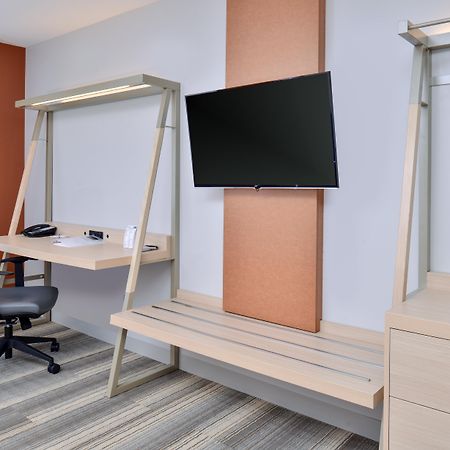 Holiday Inn Express & Suites Farmington Hills - Detroit By Ihg Εξωτερικό φωτογραφία