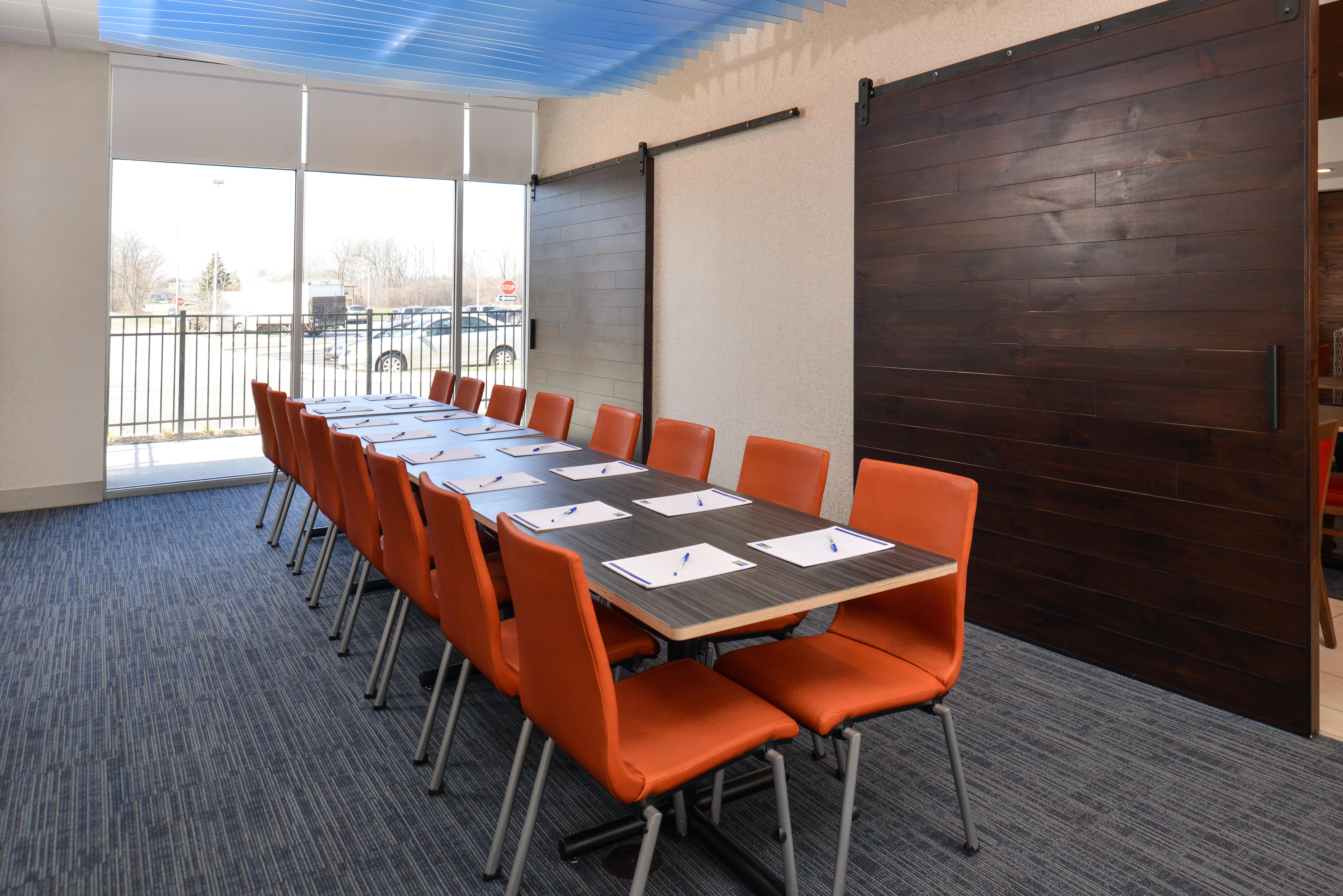 Holiday Inn Express & Suites Farmington Hills - Detroit By Ihg Εξωτερικό φωτογραφία